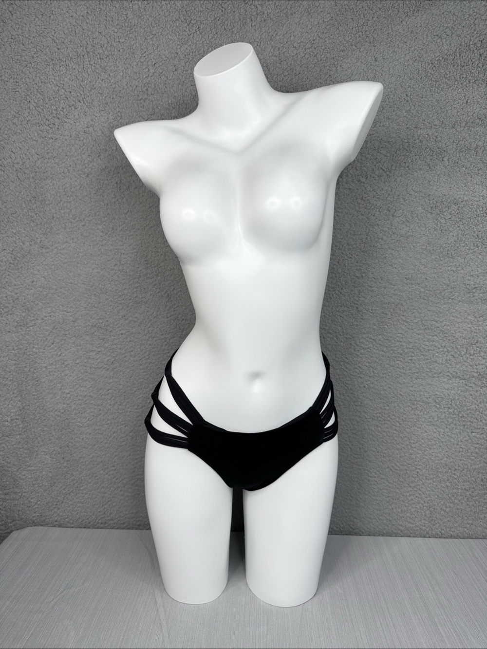 O'Neill Swim Boulders Bottom Full Coverage Saltwater Solids Black Women Sz M NWT